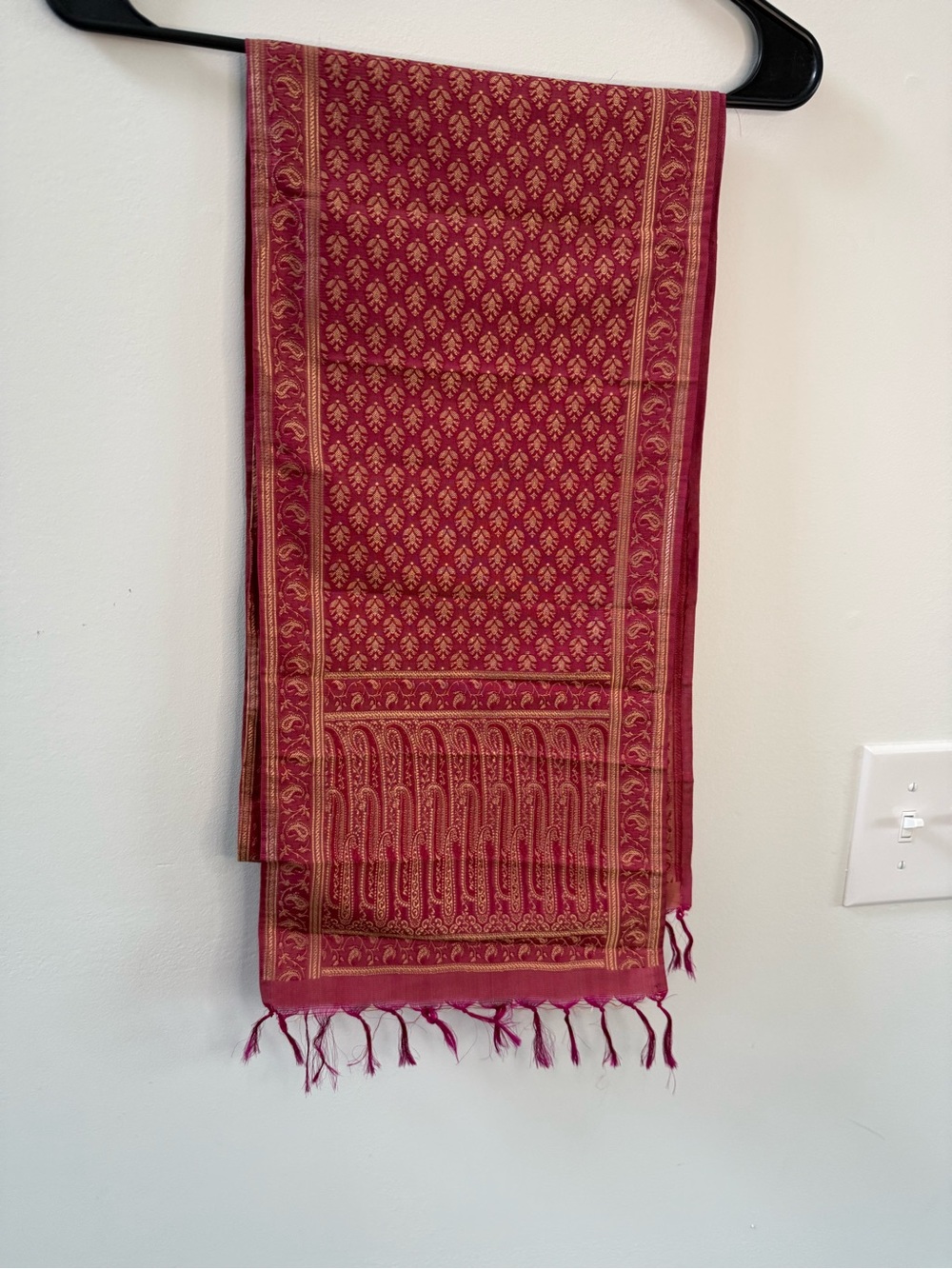Elegant Magenta Gold Patterned Women's Scarf